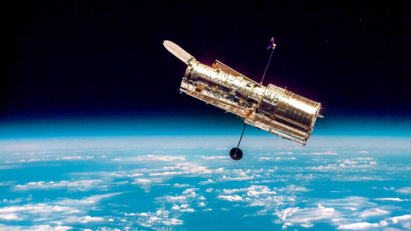 Entenda como telescópio hubble captura imagem de galáxia irregular tênue