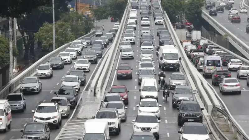 Entenda como governo publica mp que destina r$ 30 bi a taxistas e motoristas de app