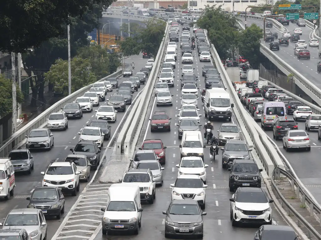 Entenda como governo publica mp que destina r$ 30 bi a taxistas e motoristas de app