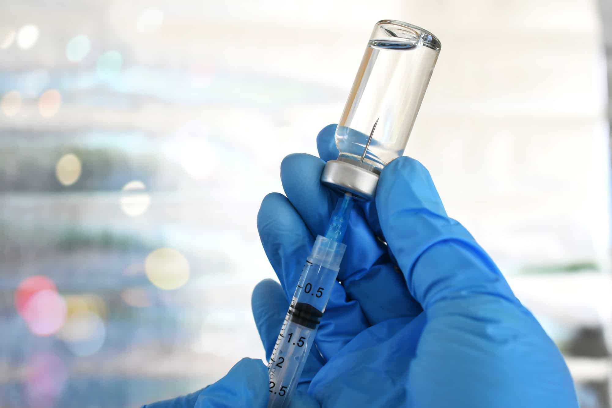 Vacina contra Ebola desenvolvida em Oxford pode entrar em testes clínicos em dois a três meses