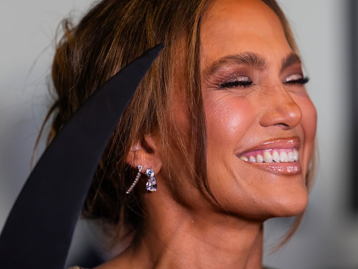 Veja como jennifer lopez: “on the floor” cresce 300% em streams após tocar em “off campus”