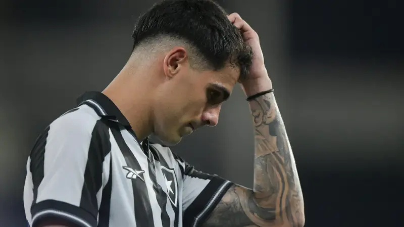 Franclim explica ausência de Lucas Villalba no Botafogo e cita questão tática