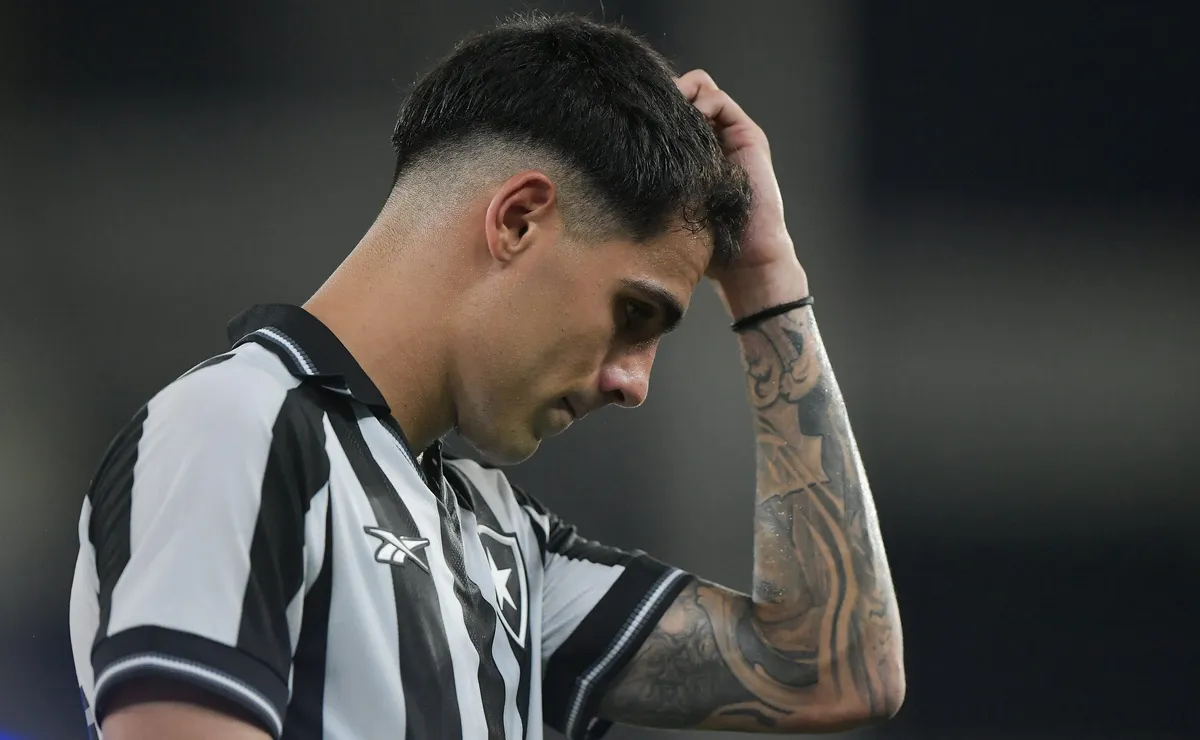 Franclim explica ausência de Lucas Villalba no Botafogo e cita questão tática