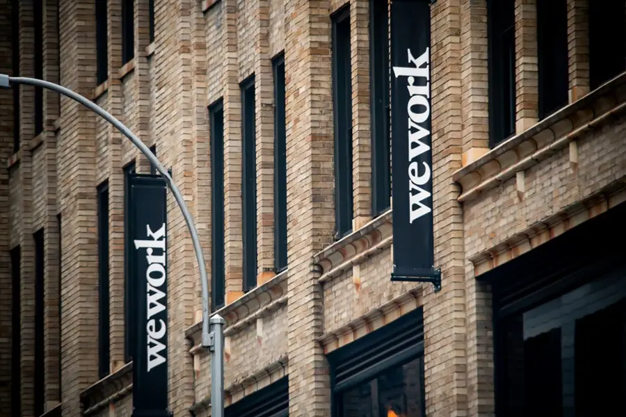 WeWork volta a gerar caixa após Chapter 11 e reavalia plano de crescimento