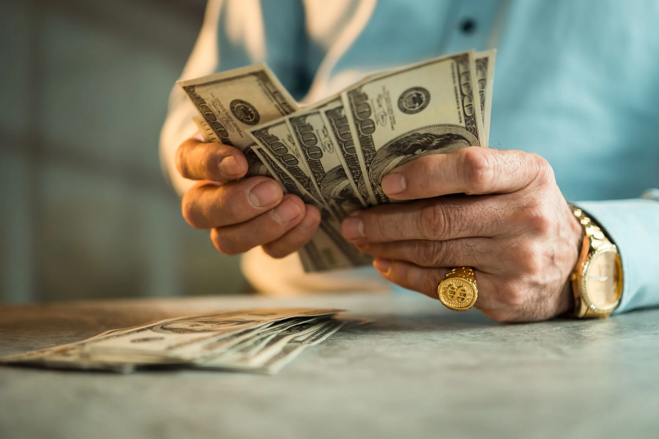 Jovens com rendas altas relatam sensação constante de insegurança financeira