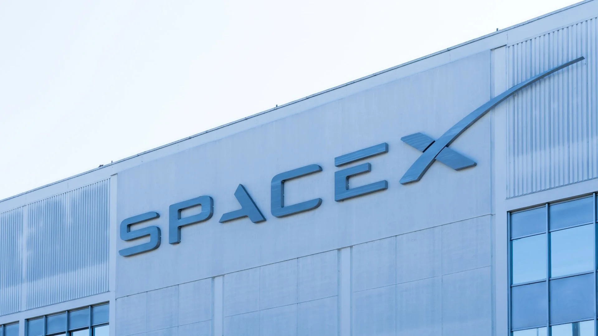 SpaceX anuncia IPO e acirra competição no setor espacial; rivais registram queda em ações