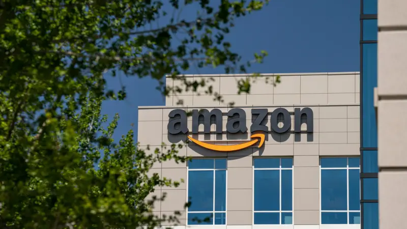 Amazon confirma negociações para vender chips de IA e ações sobem
