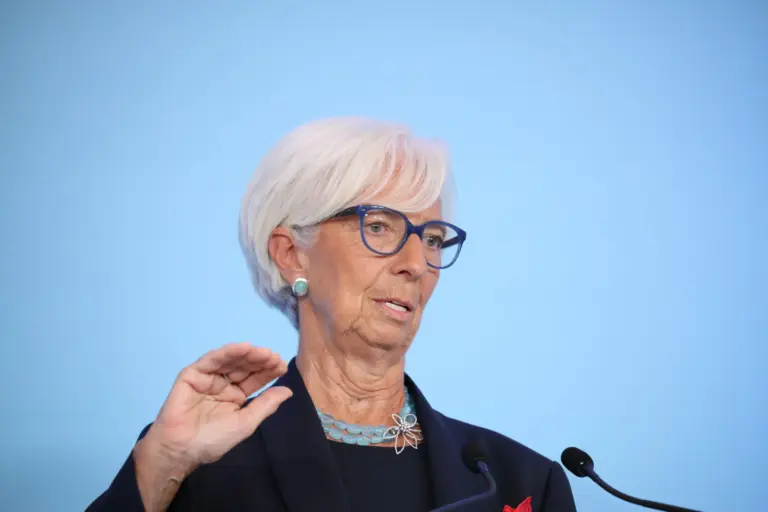 Lagarde diz que choque inflacionário é significativo, mas não vê sinais de efeitos de segunda ordem