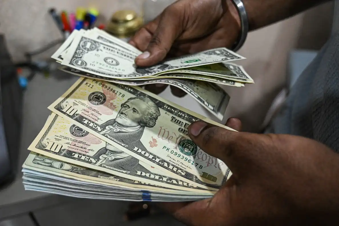 Conheça dólar hoje recua com atenção a ameaça tarifária dos eua ao brasil e impasse no irã