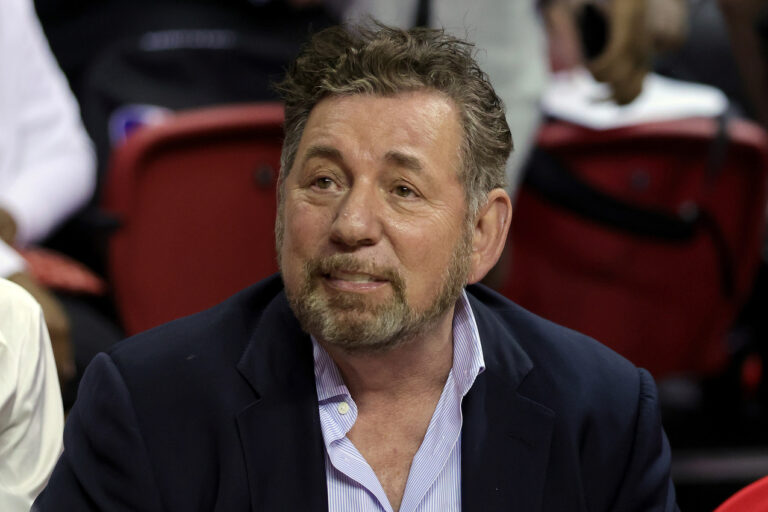 Dono dos Knicks vê patrimônio subir US$ 450 milhões enquanto time chega perto do título da NBA