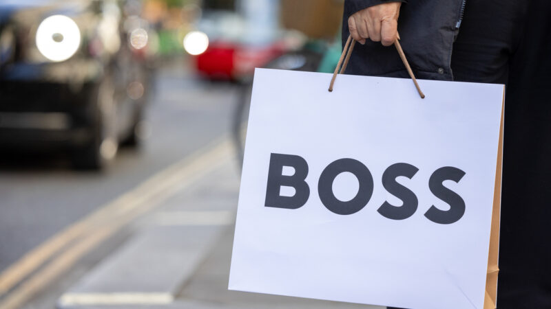 Frasers oferece €2 bilhões (US$ 2,3 bi) pela fatia restante da Hugo Boss