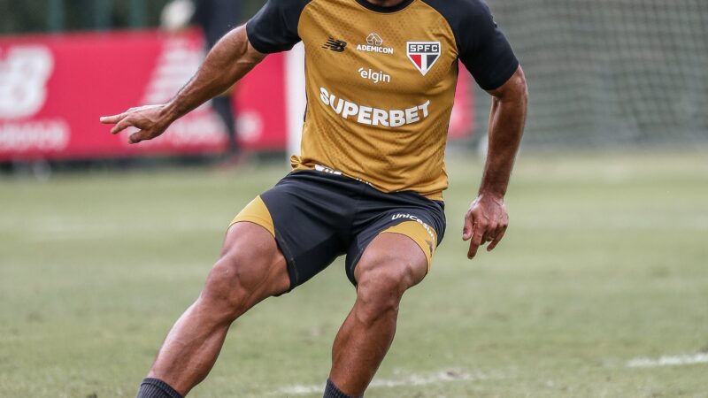 São Paulo realiza treinos em dois períodos e segue em intertemporada