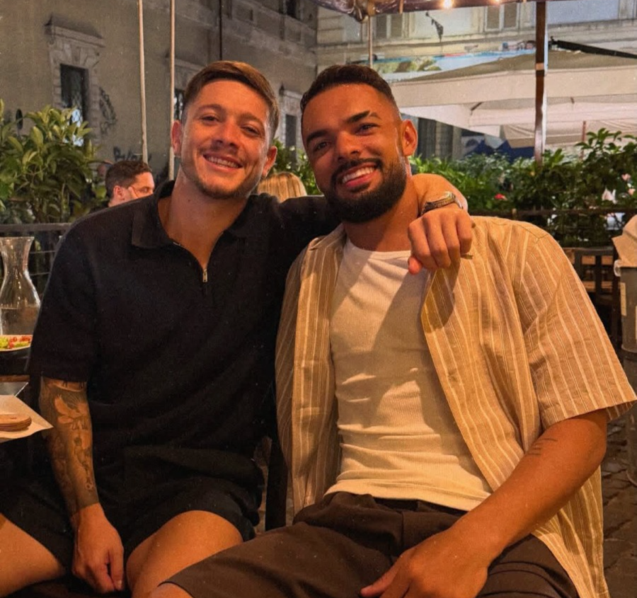 Garro e Raniele, do Corinthians, aproveitam férias na Itália e registram encontro nas redes
