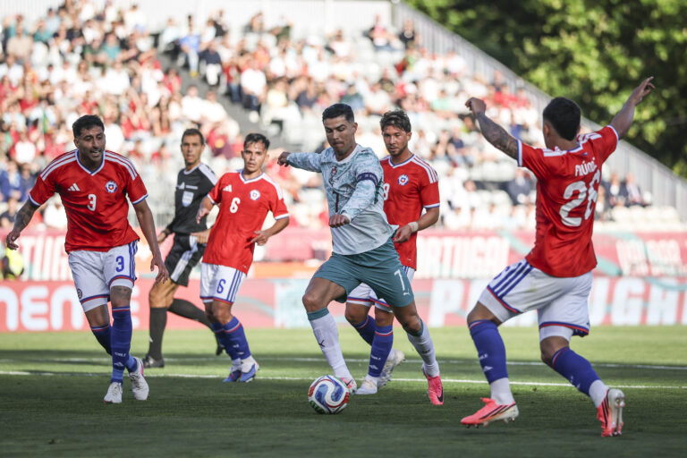 Conheça portugal bate chile em amistoso com dois expulsos e gol anulado de cr7
