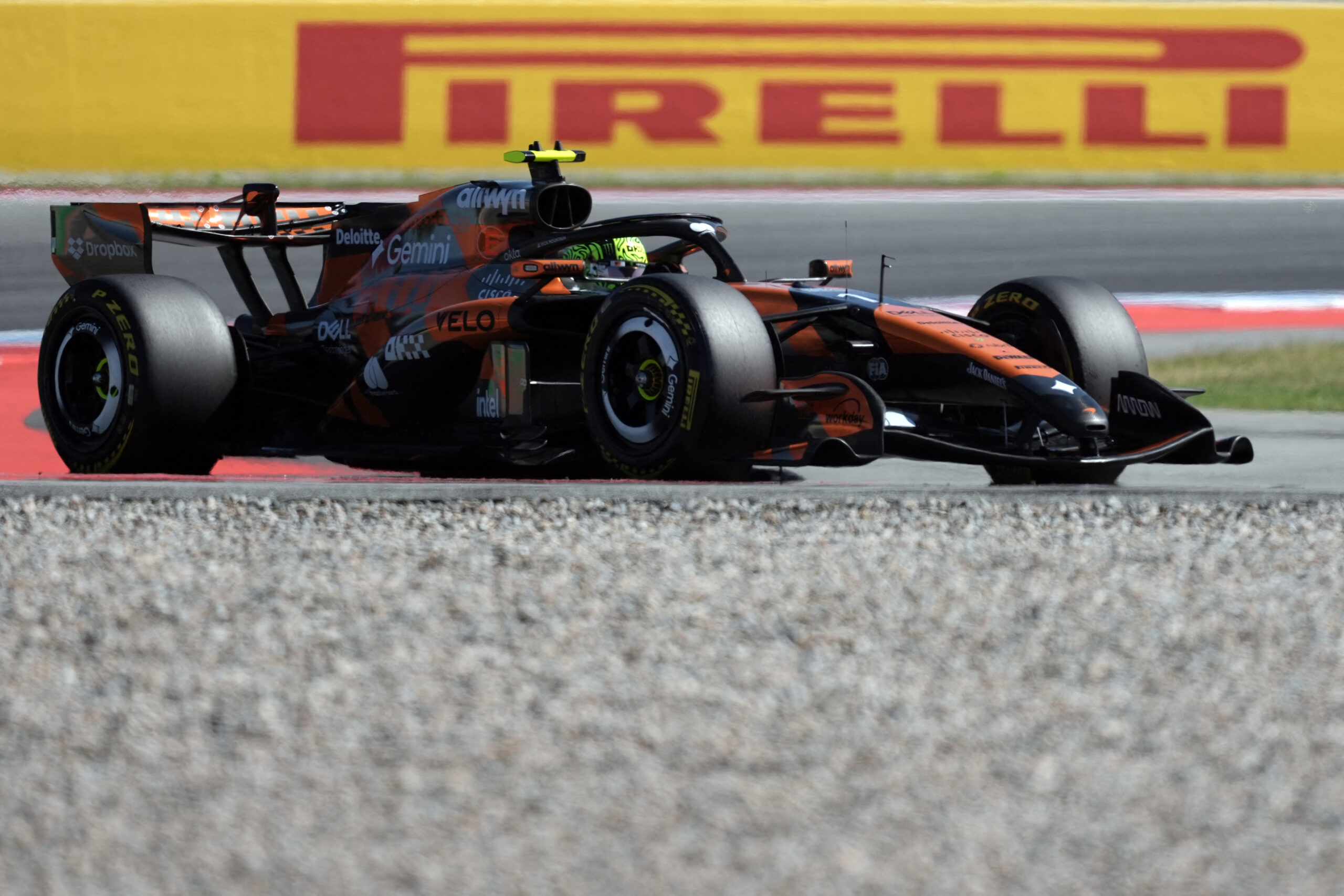 Norris lidera segunda sessão de treinos livres do GP de Barcelona em sexta-feira quente