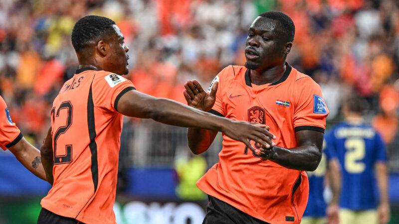 Galeria de fotos registra os principais momentos do duelo entre Holanda e Suécia pela Copa do Mundo