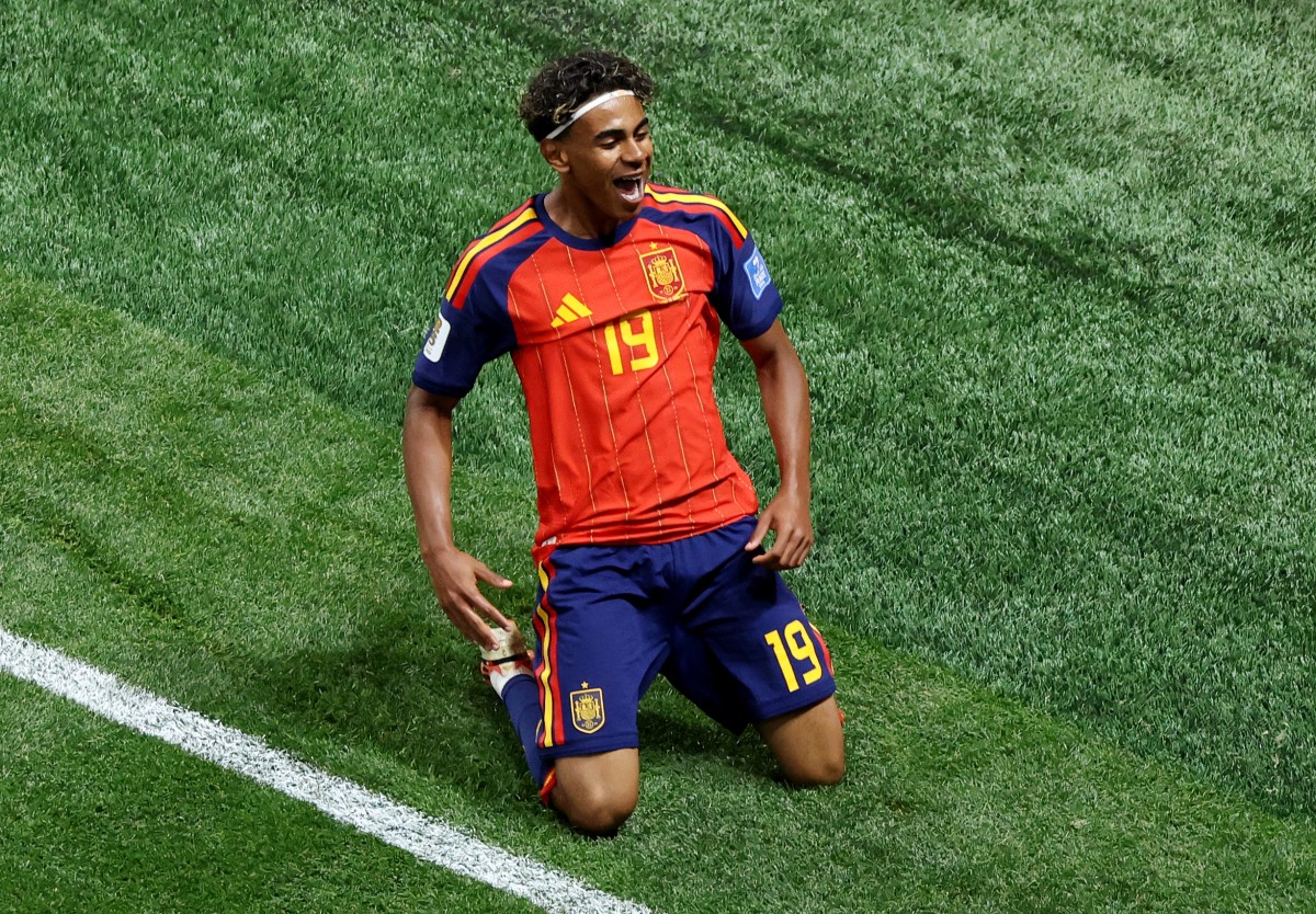 Lamine Yamal, titular pela primeira vez, marca pelo Espanha na Copa e supera marca de Messi