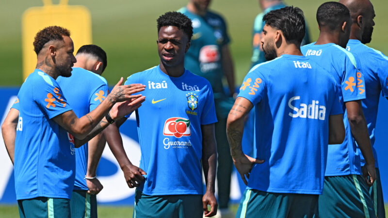 Neymar treina normalmente e titulares são preservados no último trabalho antes da Escócia