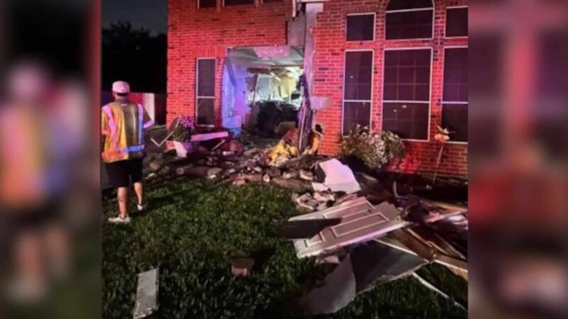 Família move ação contra Tesla após Model 3 invadir residência e matar idosa no Texas