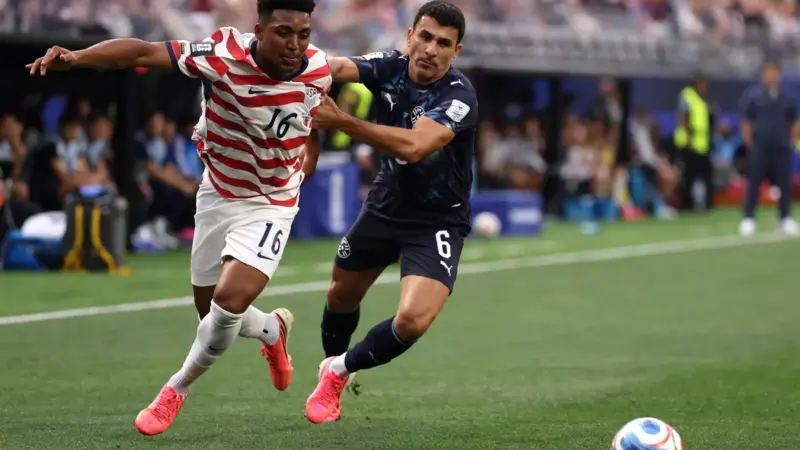 Estados Unidos vencem Paraguai por 3 a 0 no primeiro tempo; Júnior Alonso sofre com ataque norte-americano