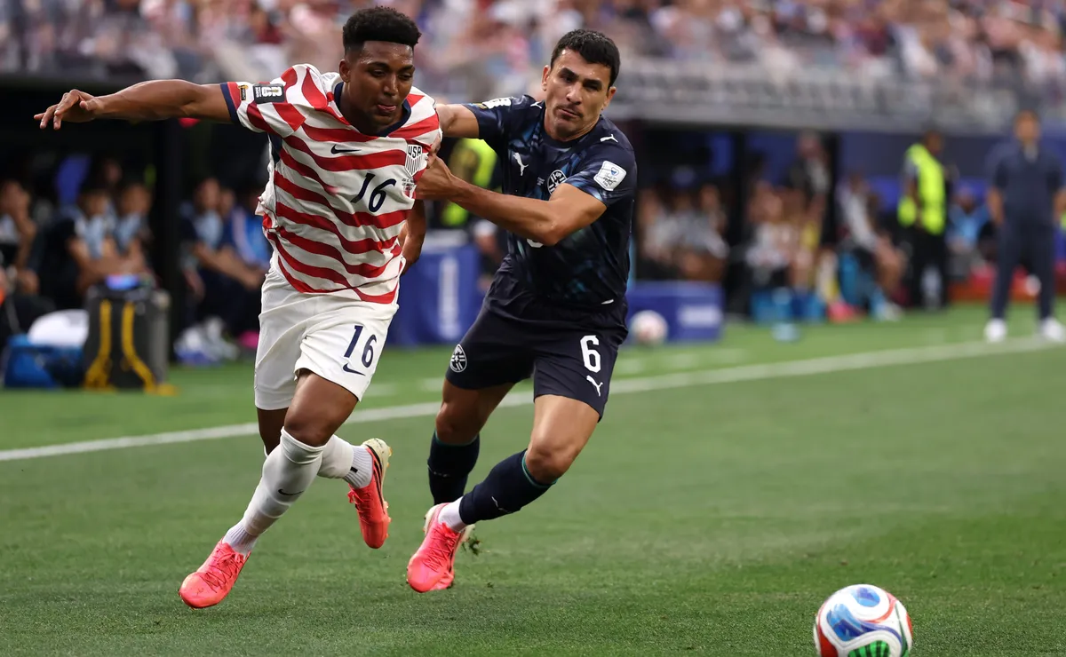 Estados Unidos vencem Paraguai por 3 a 0 no primeiro tempo; Júnior Alonso sofre com ataque norte-americano