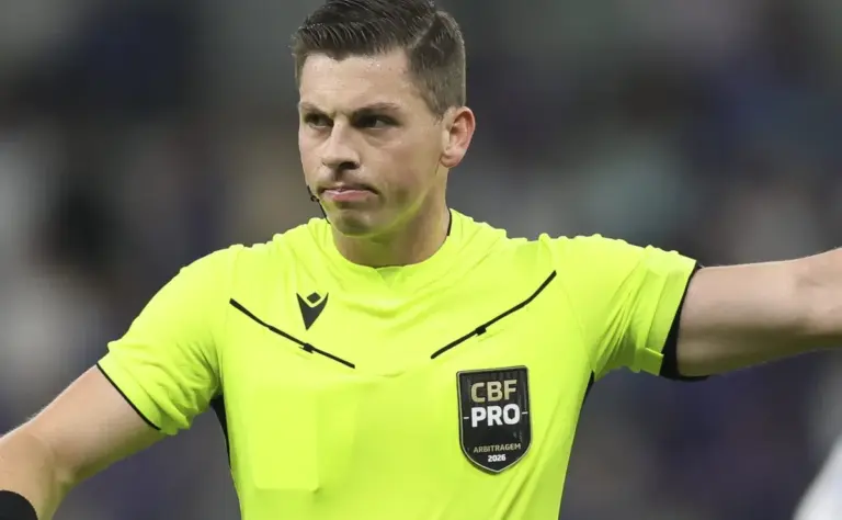 Saiba mais sobre Árbitro lucas casagrande relata grosseria de bruno spindel após empate do cruzeiro