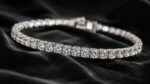 Bolsa comprada por US$ 8 em brechó da Goodwill escondia pulseira de diamantes de US$ 1.200