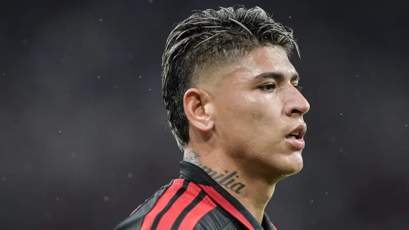 Carrascal pede para deixar o Flamengo; diretoria só aceitará propostas do exterior, diz jornalista