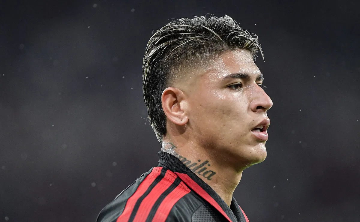 Carrascal pede para deixar o Flamengo; diretoria só aceitará propostas do exterior, diz jornalista