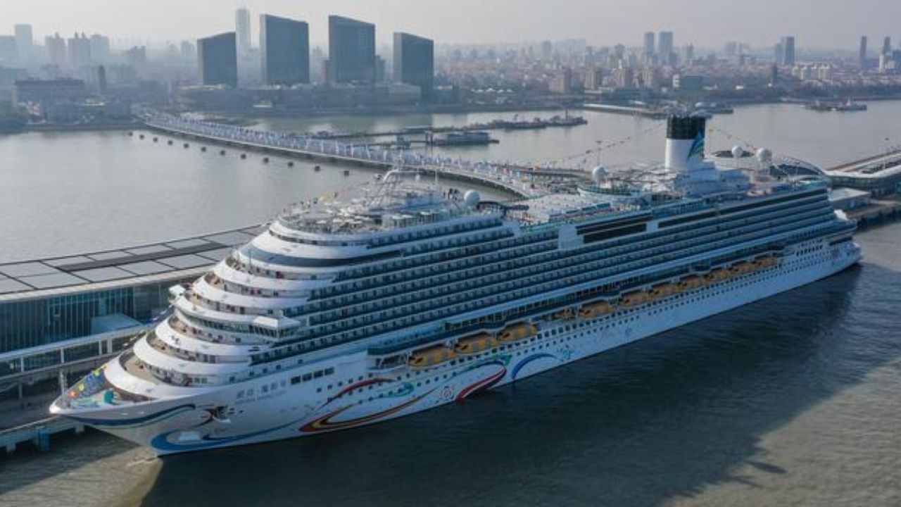 Saiba mais sobre china estreia cruzeiro sem destino com navio gigante feito no país, parte de xangai por 3 dias sem paradas e transforma o próprio barco em atração, num novo jeito de viajar sem…