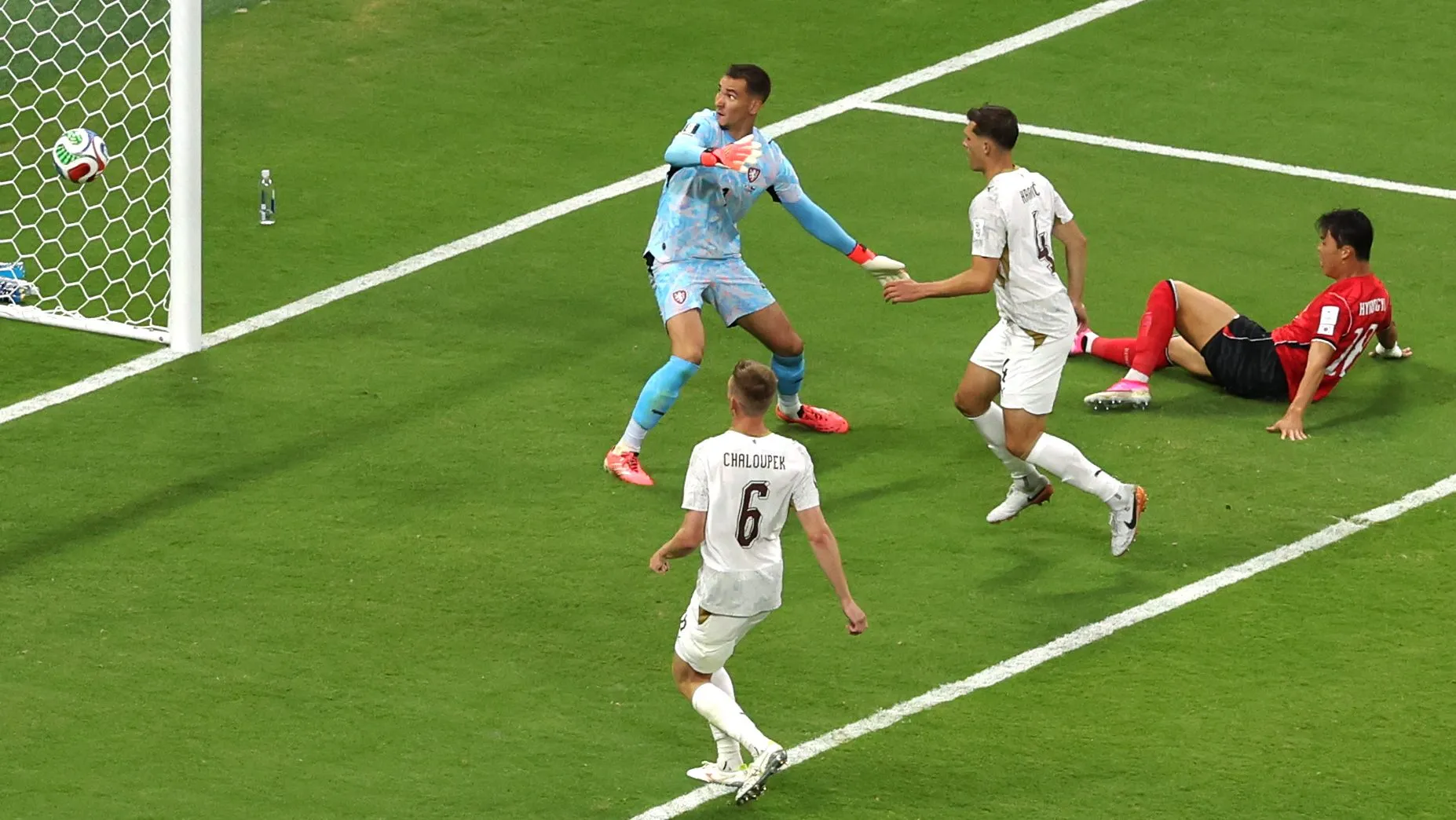 Hwang In-beom conduz virada da Coreia do Sul sobre a República Tcheca na estreia da Copa do Mundo