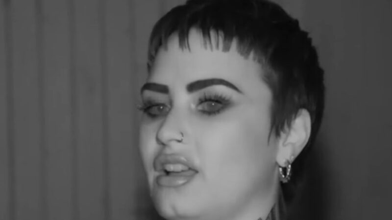 Saiba mais sobre ovni ou muita maconha? miley cyrus e demi lovato já reviram seus relatos