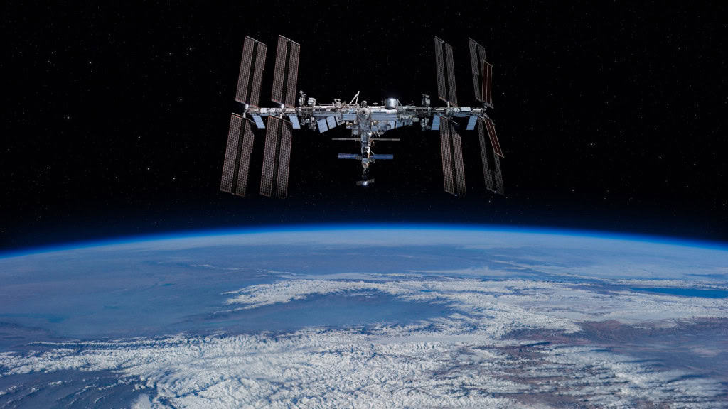 02/11/2000 — Estação Espacial Internacional é o objeto mais caro já construído