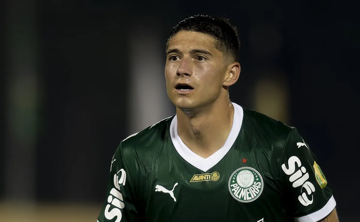 Real Betis monitora Emiliano Martínez, mas Palmeiras resiste a negociações