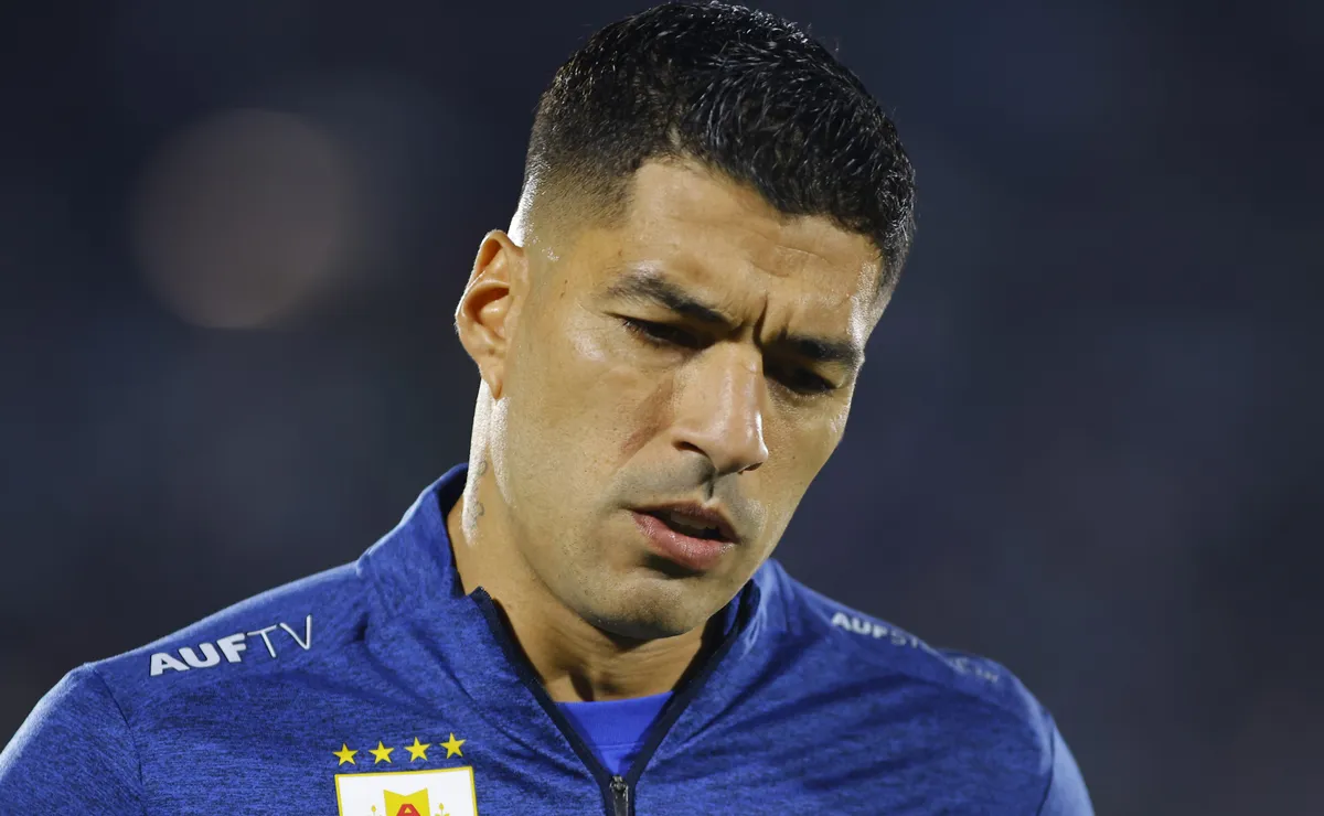 Luis Suárez evita críticas a Bielsa, revela frustração por ficar de fora da Copa