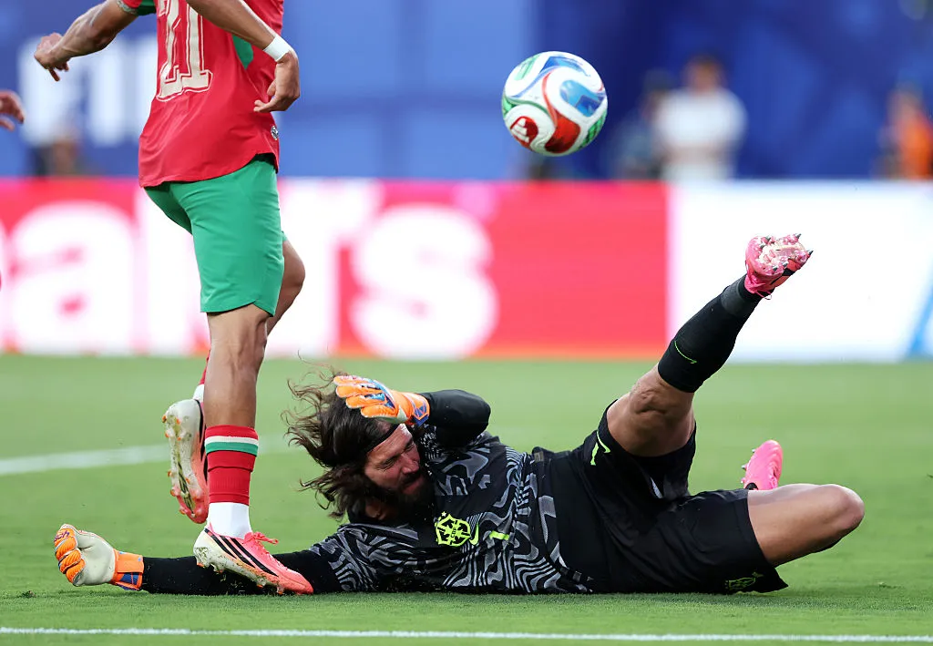 Alisson admite rendimento abaixo do esperado e pede correções após empate do Brasil na estreia da Copa