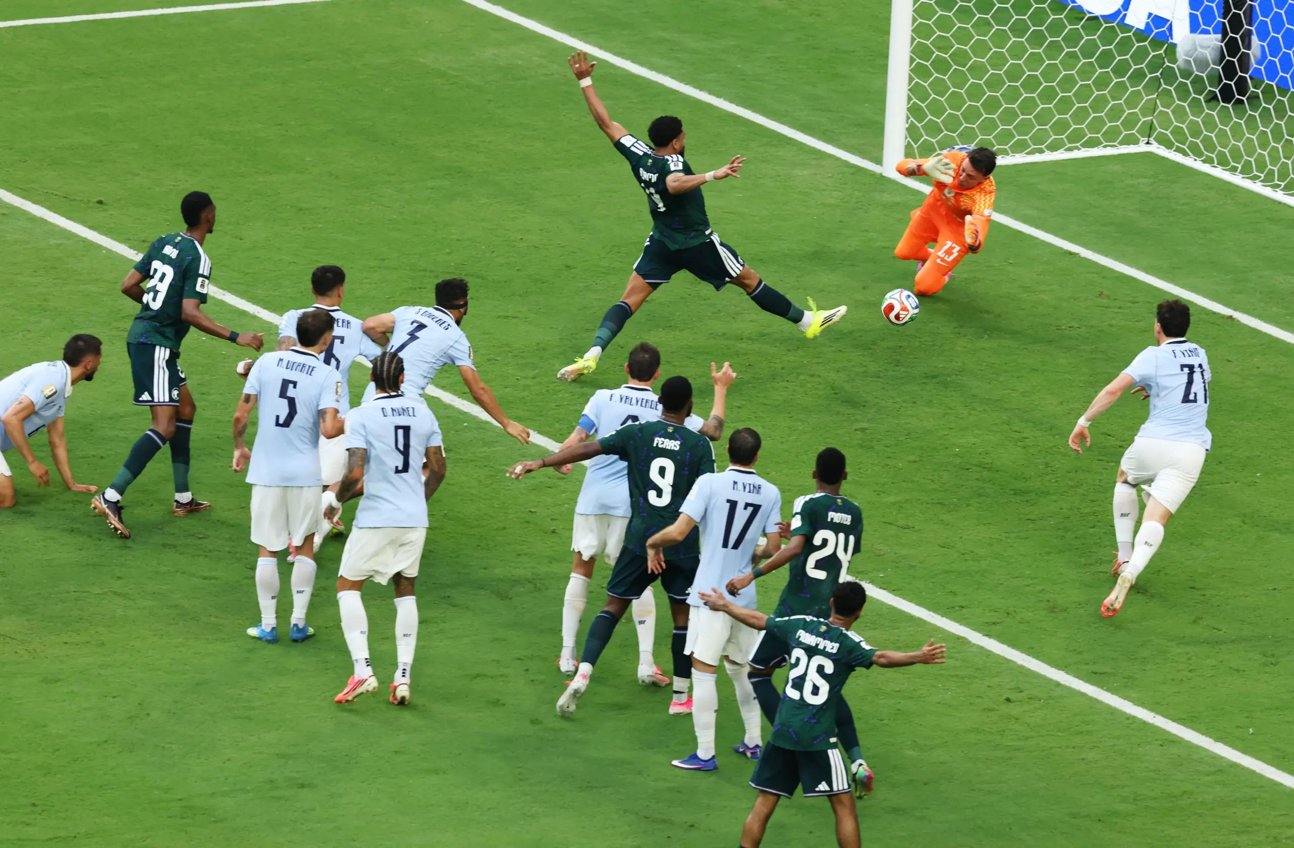 Al Amri sai do anonimato, marca contra o Uruguai e coloca Arábia Saudita em evidência na estreia da Copa
