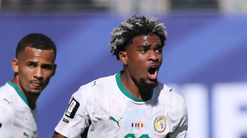 Ibrahim Mbaye marca contra a França e vira o africano mais jovem a balançar as redes em Copas