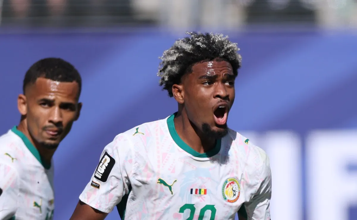 Ibrahim Mbaye marca contra a França e vira o africano mais jovem a balançar as redes em Copas