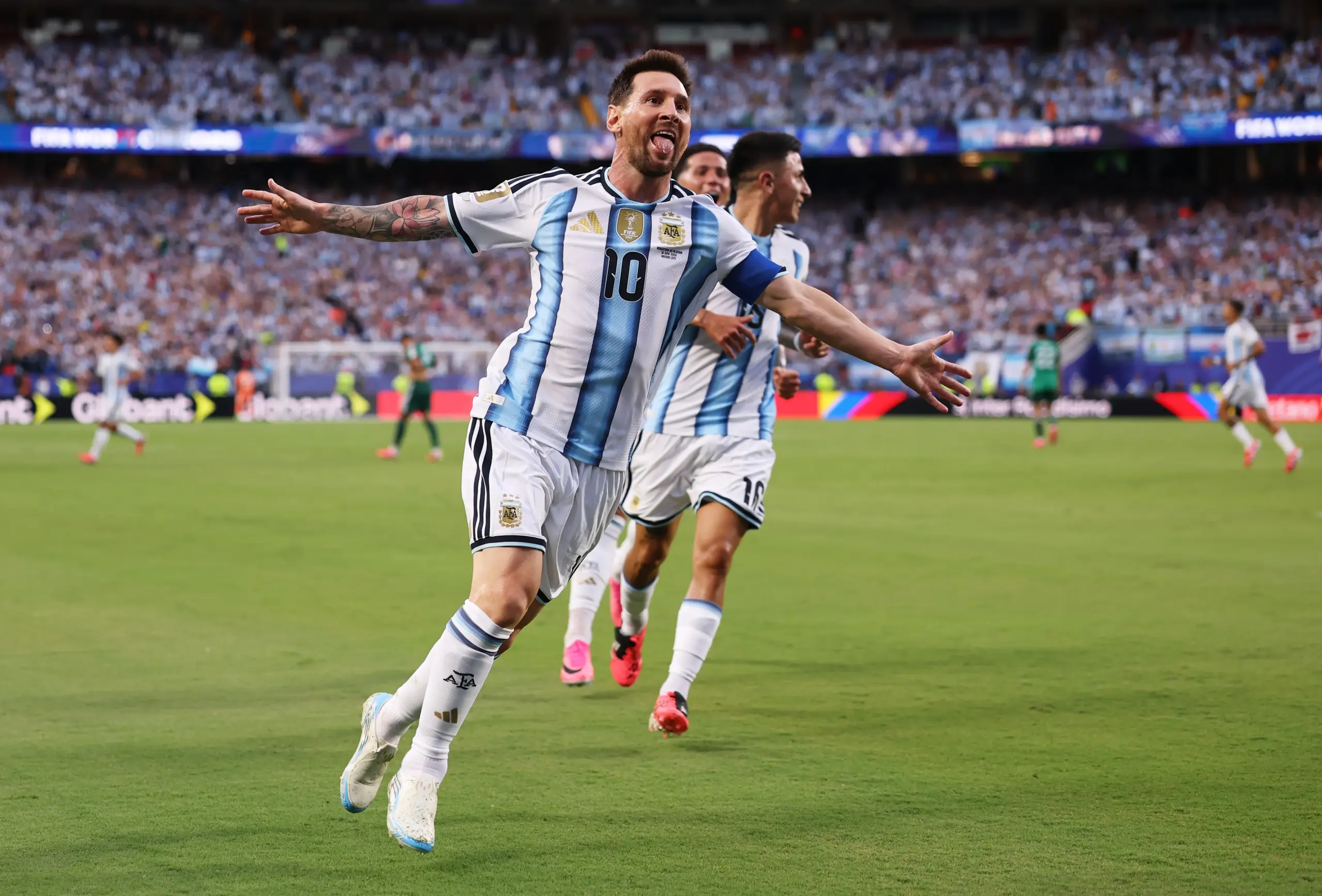 Haaland reagiu nas redes ao hat-trick de Messi na estreia da Argentina: “Messi é louco”