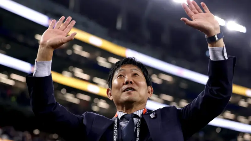 Moriyasu projeta duelo equilibrado com o Brasil nas oitavas da Copa: “50% a 50%”