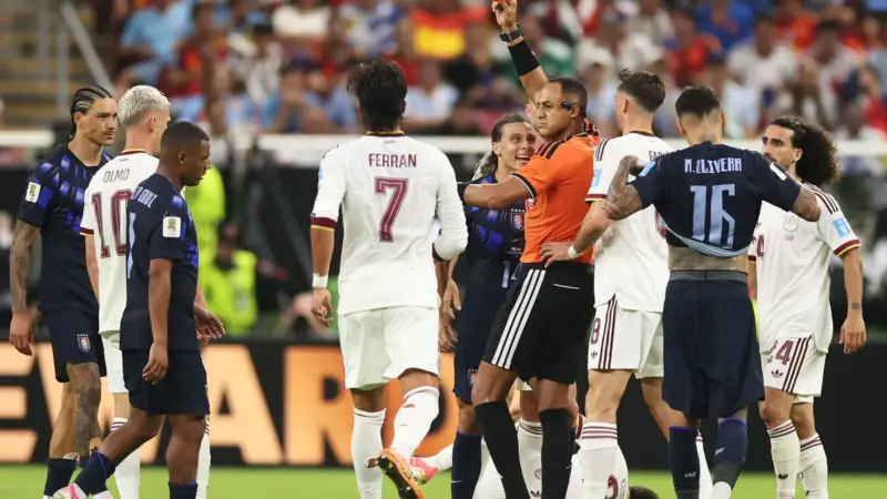 Jornais uruguaios criticam com severidade eliminação da seleção após derrota para a Espanha