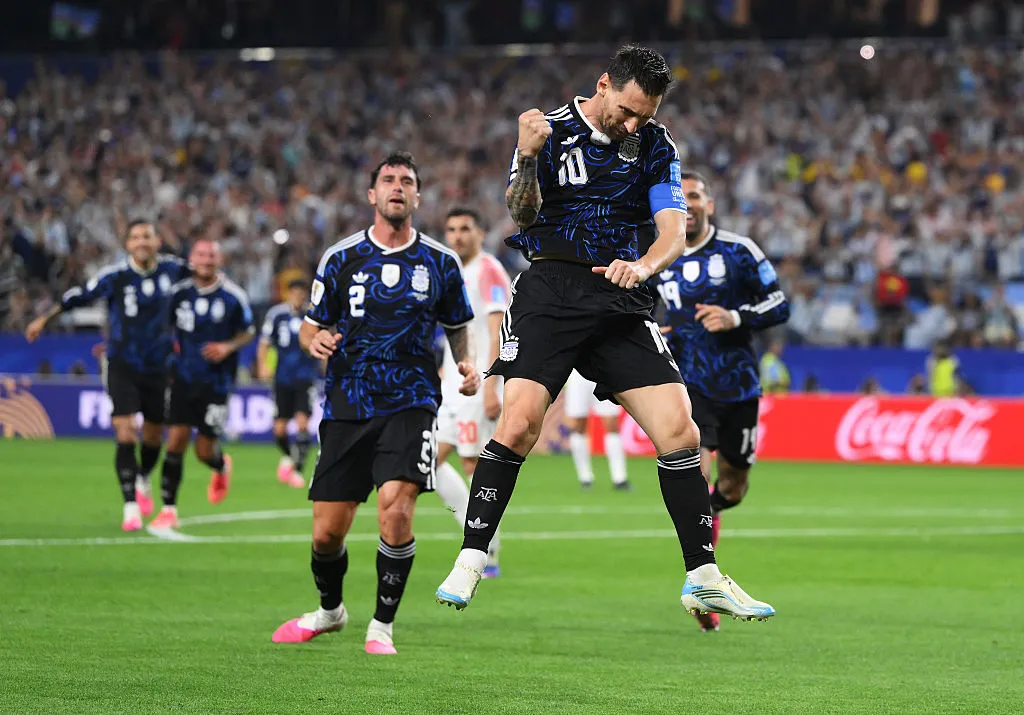 Messi entra no segundo tempo, marca falta e estabelece recorde na Copa do Mundo