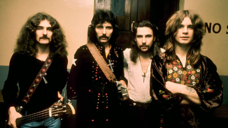 05/07/2025 — Ozzy Osbourne e Black Sabbath tocaram “Paranoid” 12 vezes ao longo de 50 anos; veja