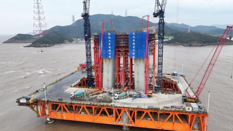 China conclui torre principal da ponte Xihoumen e amplia recorde com estrutura de 294 metros no mar