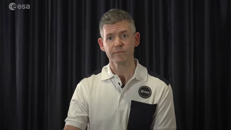 Ex-atleta paralímpico John McFall pode participar de missão espacial histórica