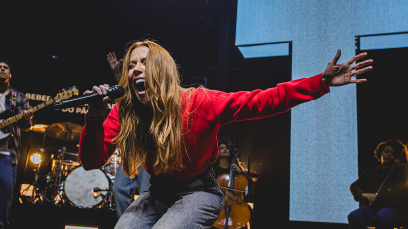 Julliany Souza e ADA celebram marco de 6 milhões de ouvintes no Spotify no Dia Nacional da Música Gospel