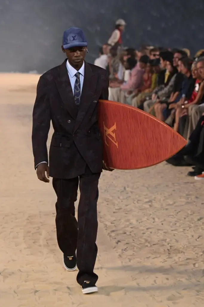 Como a cultura negra do surfe inspirou o desfile da Louis Vuitton SS27
