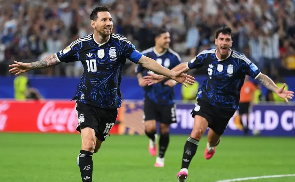 Messi entra no segundo tempo, marca falta e estabelece recorde na Copa do Mundo