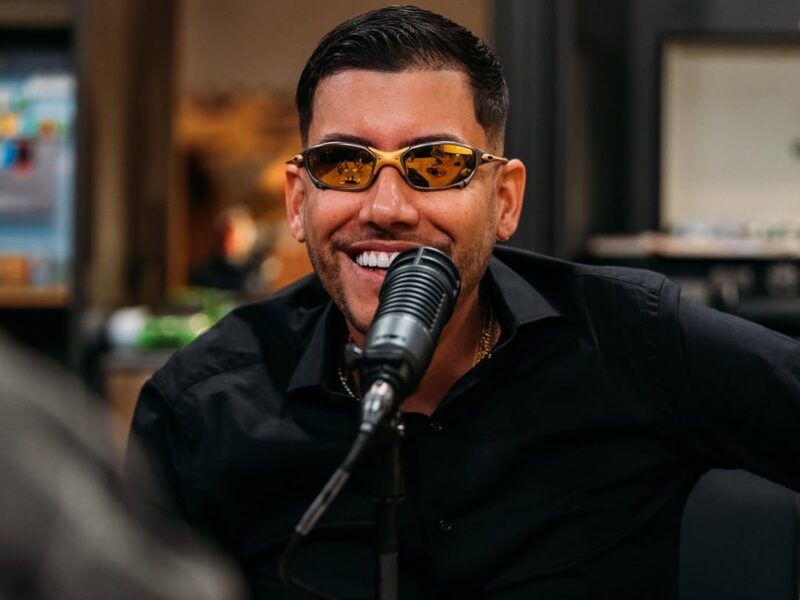 MC Menor da VG abre nova fase da carreira com o álbum “Sarcástico”